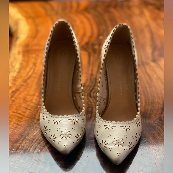 Gently Used Lauren Conrad pumps size 8 - Picture 6 of 10